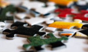 Colored jizsaw puzzle pieces